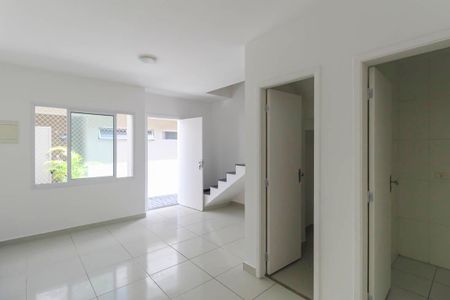 Casa de condomínio à venda com 68m², 2 quartos e 1 vaga Casa de condomínio à venda com 68m², 2 quartos e 1 vagaSala