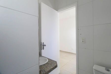 Casa de condomínio à venda com 68m², 2 quartos e 1 vaga Casa de condomínio à venda com 68m², 2 quartos e 1 vagaBanheiro da Suíte 2