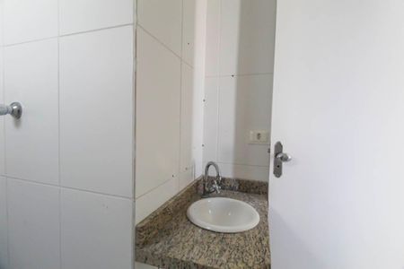 Casa de condomínio à venda com 68m², 2 quartos e 1 vaga Casa de condomínio à venda com 68m², 2 quartos e 1 vagaBanheiro da Suíte 2