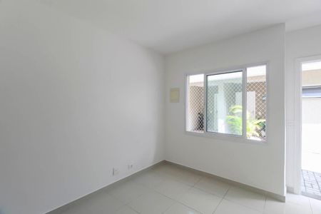 Casa de condomínio à venda com 68m², 2 quartos e 1 vaga Casa de condomínio à venda com 68m², 2 quartos e 1 vagaSala
