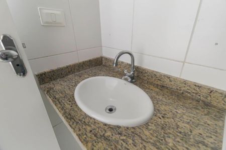 Casa de condomínio à venda com 68m², 2 quartos e 1 vaga Casa de condomínio à venda com 68m², 2 quartos e 1 vagaBanheiro da Suíte 1