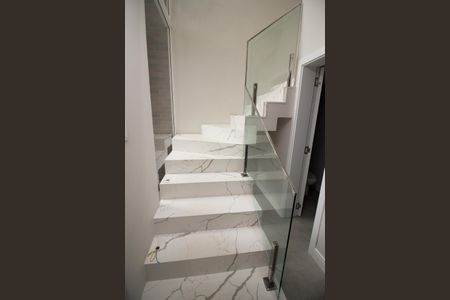 Casa de condomínio à venda com 209m², 3 quartos e 2 vagas Casa de condomínio à venda com 209m², 3 quartos e 2 vagasEscada