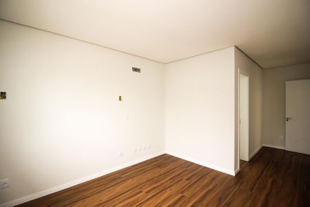 Casa de condomínio à venda com 209m², 3 quartos e 2 vagas Casa de condomínio à venda com 209m², 3 quartos e 2 vagasSuíte 3