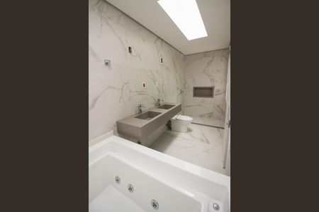 Casa de condomínio à venda com 209m², 3 quartos e 2 vagas Casa de condomínio à venda com 209m², 3 quartos e 2 vagasBanheiro da Suíte 1