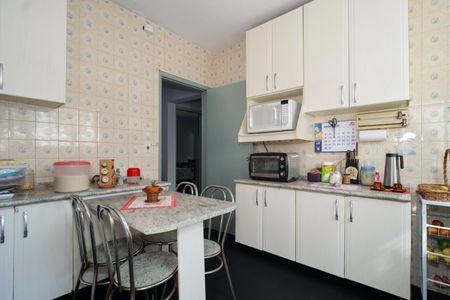 Casa à venda com 102m², 2 quartos e 2 vagas Casa à venda com 102m², 2 quartos e 2 vagasCozinha