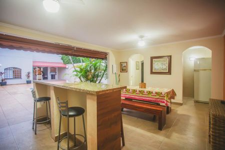 Casa à venda com 500m², 4 quartos e 5 vagas Casa à venda com 500m², 4 quartos e 5 vagasQuintal - Churrasqueira