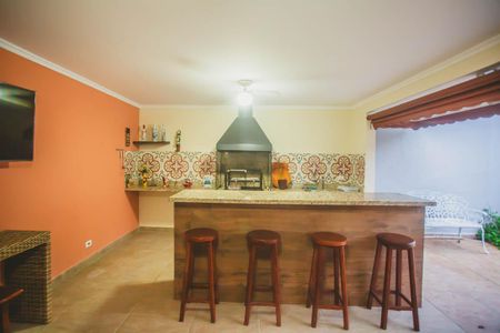 Casa à venda com 500m², 4 quartos e 5 vagas Casa à venda com 500m², 4 quartos e 5 vagasQuintal - Churrasqueira