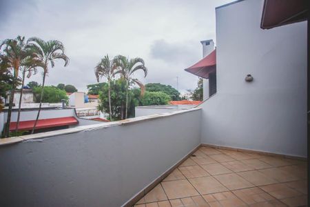 Casa à venda com 500m², 4 quartos e 5 vagas Casa à venda com 500m², 4 quartos e 5 vagasVaranda