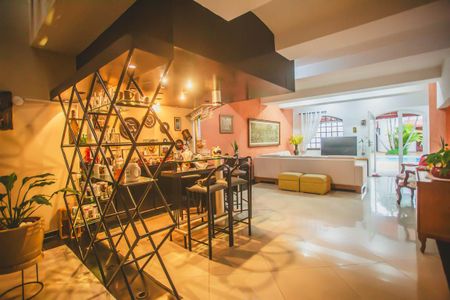 Casa à venda com 500m², 4 quartos e 5 vagas Casa à venda com 500m², 4 quartos e 5 vagasSala de Tv