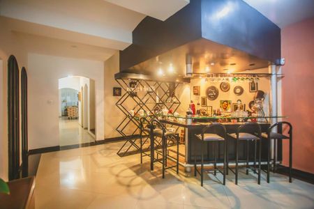 Casa à venda com 500m², 4 quartos e 5 vagas Casa à venda com 500m², 4 quartos e 5 vagasSala de Tv