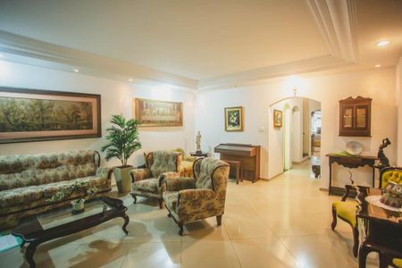 Casa à venda com 500m², 4 quartos e 5 vagas Casa à venda com 500m², 4 quartos e 5 vagasSala de Estar