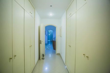 Casa à venda com 500m², 4 quartos e 5 vagas Casa à venda com 500m², 4 quartos e 5 vagasCorredor - Quartos