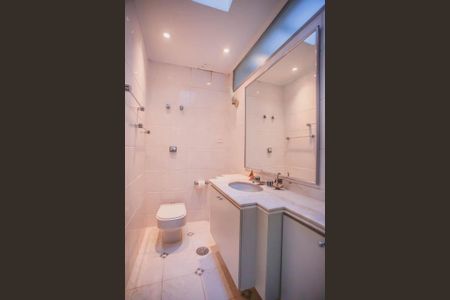 Casa à venda com 500m², 4 quartos e 5 vagas Casa à venda com 500m², 4 quartos e 5 vagasBanheiro Suíte 1