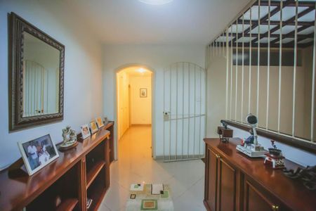 Casa à venda com 500m², 4 quartos e 5 vagas Casa à venda com 500m², 4 quartos e 5 vagasCorredor - Quartos