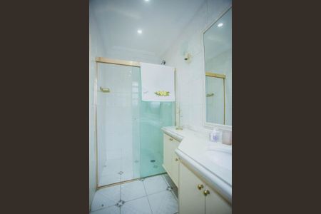 Casa à venda com 500m², 4 quartos e 5 vagas Casa à venda com 500m², 4 quartos e 5 vagasBanheiro Suíte 2