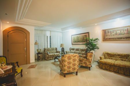 Casa à venda com 500m², 4 quartos e 5 vagas Casa à venda com 500m², 4 quartos e 5 vagasSala de Estar