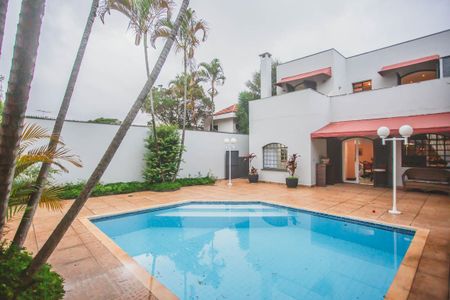 Casa à venda com 500m², 4 quartos e 5 vagas Casa à venda com 500m², 4 quartos e 5 vagasQuintal - Piscina