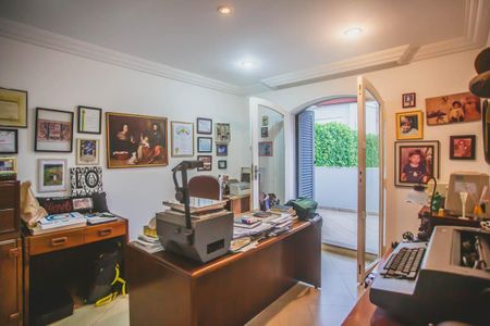 Casa à venda com 500m², 4 quartos e 5 vagas Casa à venda com 500m², 4 quartos e 5 vagasQuarto 1