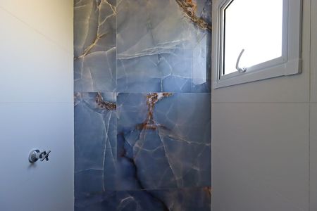 Casa à venda com 100m², 2 quartos e 2 vagasBanheiro da Suíte