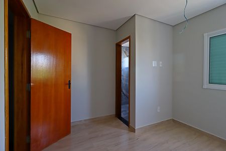 Casa à venda com 100m², 2 quartos e 2 vagasSuíte