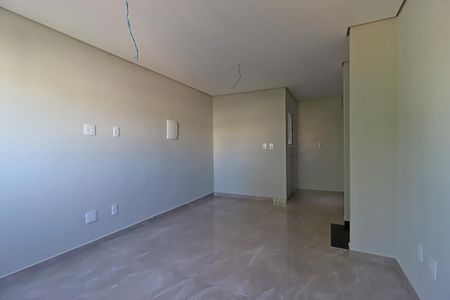 Casa à venda com 100m², 2 quartos e 2 vagasSala