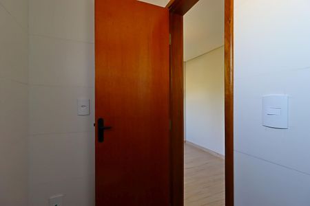 Casa à venda com 100m², 2 quartos e 2 vagasBanheiro da Suíte