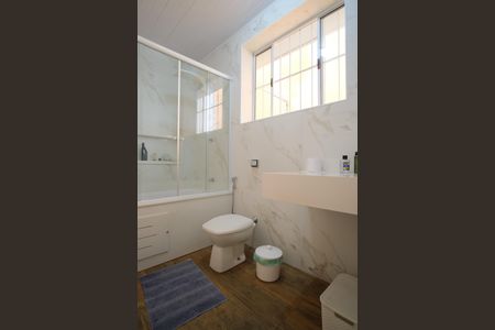 Casa à venda com 255m², 4 quartos e 2 vagasBanheiro da Suíte