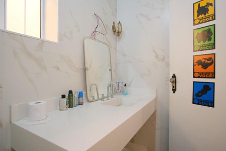 Casa à venda com 255m², 4 quartos e 2 vagasBanheiro da Suíte