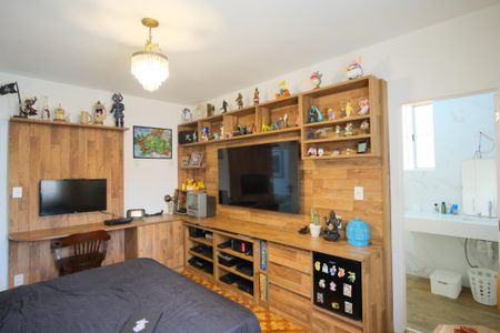 Casa à venda com 255m², 4 quartos e 2 vagasSuíte