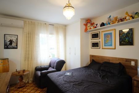 Casa à venda com 255m², 4 quartos e 2 vagasSuíte