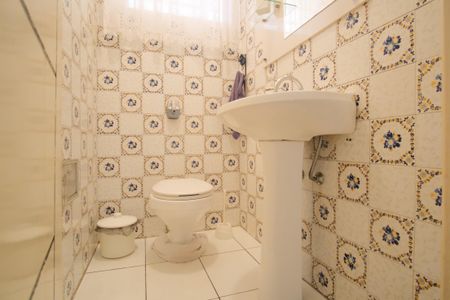 Casa à venda com 255m², 4 quartos e 2 vagasLavabo