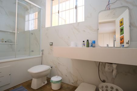 Casa à venda com 255m², 4 quartos e 2 vagasBanheiro da Suíte