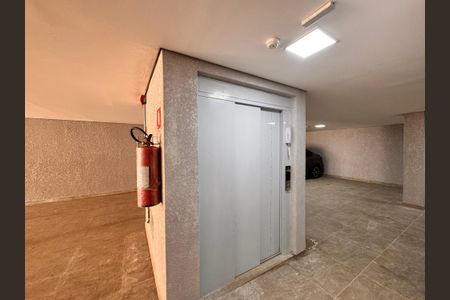 Apartamento à venda com 87m², 2 quartos e 1 vaga Apartamento à venda com 87m², 2 quartos e 1 vagaElevador Área comum