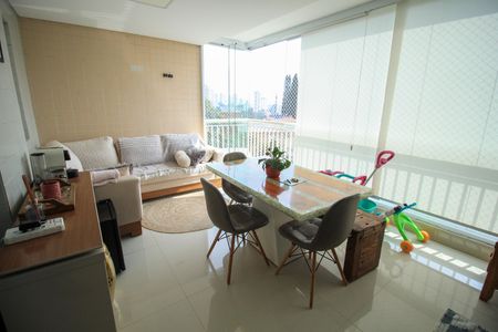 Apartamento à venda com 115m², 3 quartos e 2 vagas Apartamento à venda com 115m², 3 quartos e 2 vagasVaranda da Sala
