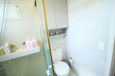 Apartamento à venda com 115m², 3 quartos e 2 vagas Apartamento à venda com 115m², 3 quartos e 2 vagasBanheiro da Suíte