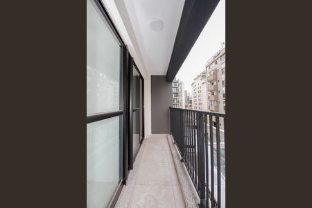 Studio à venda com 32m², 1 quarto e 1 vaga Studio à venda com 32m², 1 quarto e 1 vagaVaranda da Sala e Quarto