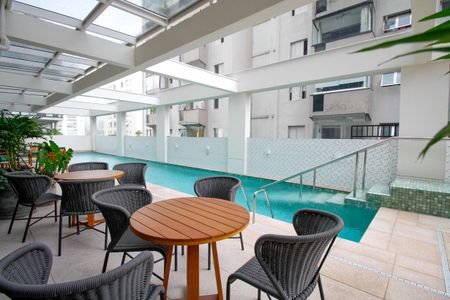 Studio à venda com 32m², 1 quarto e 1 vaga Studio à venda com 32m², 1 quarto e 1 vagaÁrea Comum - Piscina