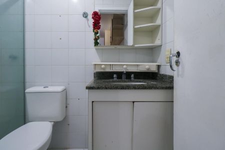 Apartamento à venda com 84m², 3 quartos e 2 vagas Apartamento à venda com 84m², 3 quartos e 2 vagasBanheiro da Suíte