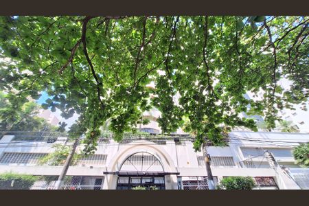 Apartamento à venda com 75m², 3 quartos e 1 vaga Apartamento à venda com 75m², 3 quartos e 1 vagaFachada