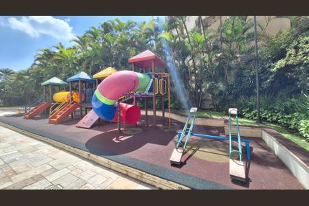 Apartamento à venda com 75m², 3 quartos e 1 vaga Apartamento à venda com 75m², 3 quartos e 1 vagaÁrea comum - Playground