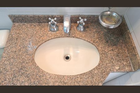 Apartamento à venda com 75m², 3 quartos e 1 vaga Apartamento à venda com 75m², 3 quartos e 1 vagaDetalhe Banheiro Social