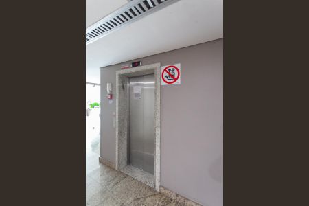 Apartamento à venda com 80m², 2 quartos e 1 vaga Apartamento à venda com 80m², 2 quartos e 1 vagaElevador