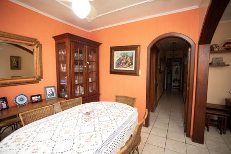 Casa à venda com 130m², 3 quartos e 4 vagas Casa à venda com 130m², 3 quartos e 4 vagasSala