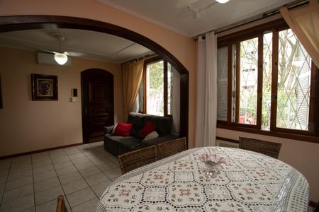 Casa à venda com 130m², 3 quartos e 4 vagas Casa à venda com 130m², 3 quartos e 4 vagasSala