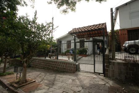 Casa à venda com 130m², 3 quartos e 4 vagas Casa à venda com 130m², 3 quartos e 4 vagasFachada da casa