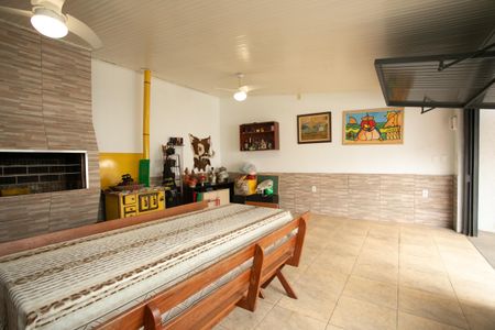 Casa à venda com 130m², 3 quartos e 4 vagas Casa à venda com 130m², 3 quartos e 4 vagasÁrea comum - Churrasqueira