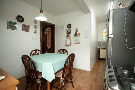 Casa à venda com 130m², 3 quartos e 4 vagas Casa à venda com 130m², 3 quartos e 4 vagasCozinha