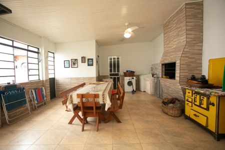 Casa à venda com 130m², 3 quartos e 4 vagas Casa à venda com 130m², 3 quartos e 4 vagasÁrea comum - Churrasqueira