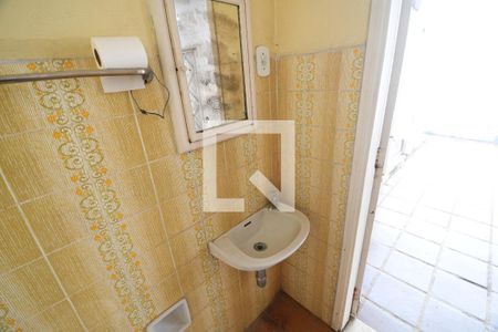 Casa à venda com 180m², 3 quartos e 2 vagasBanheiro de serviço