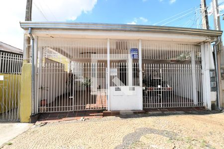Casa à venda com 180m², 3 quartos e 2 vagasFachada